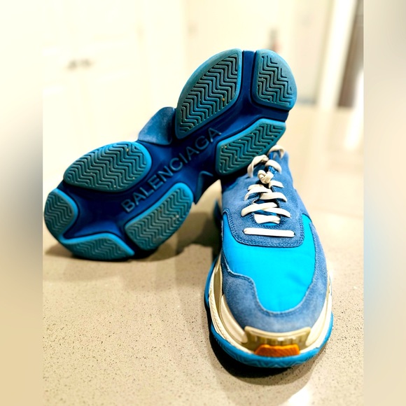 Snickers - Picture 2 of 5